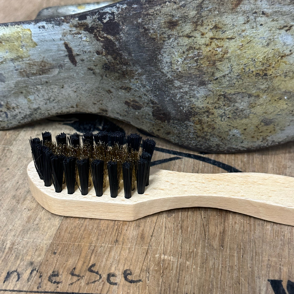 Saphir Spatula Suede Brush